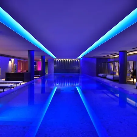 Grand Victoria Concept & Spa, By R Collection 5* メナッジョ